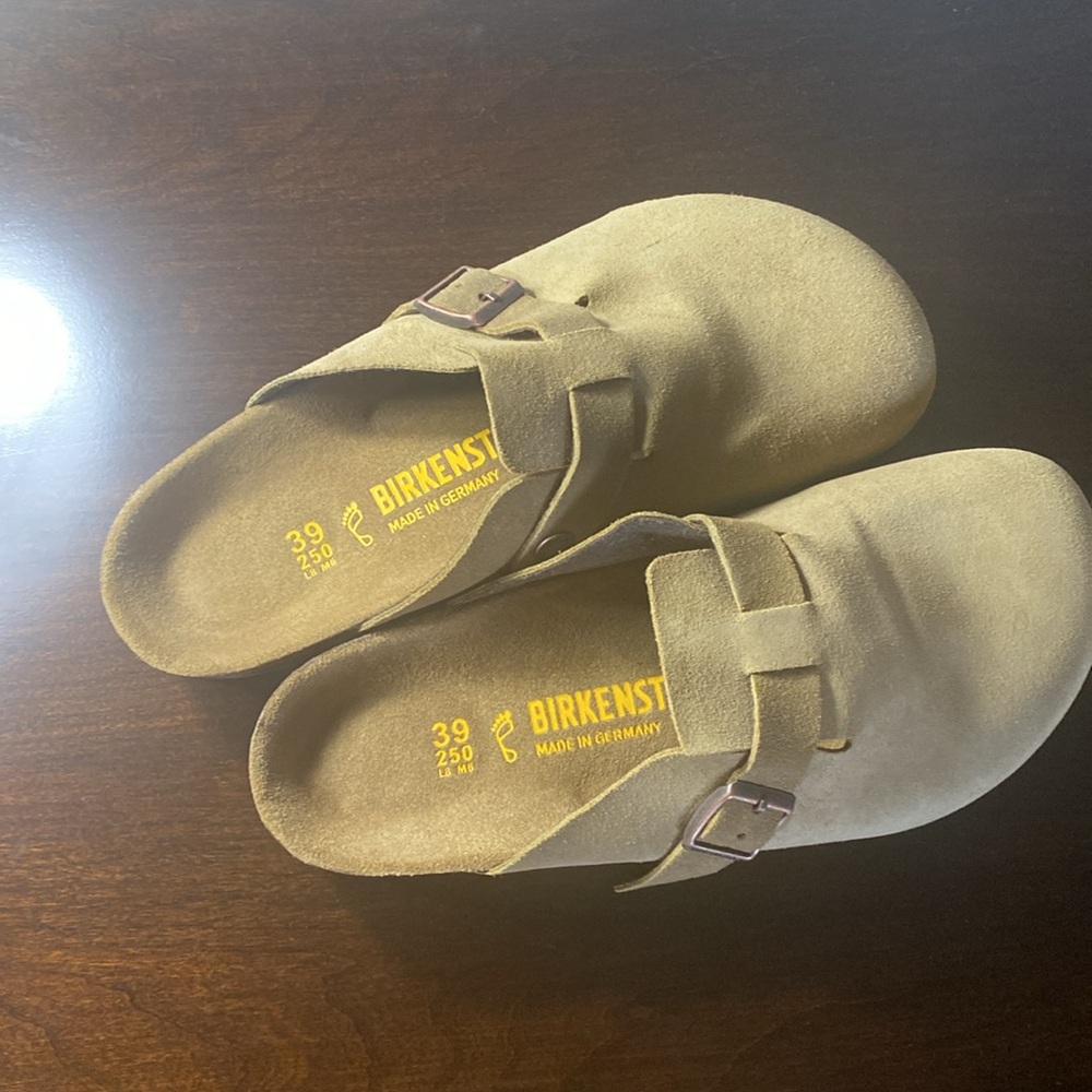 New… fit 8-8.5..Taupe - Picture 3 of 4
